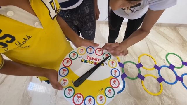 #Twisterchallenge How To Play Hopscotch Twister Game