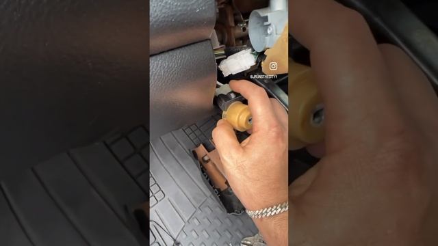 Quick “how to” change your ignition switch on a 2003-2006 Mitsubishi Lancer Evo 8/9 смотреть онлайн