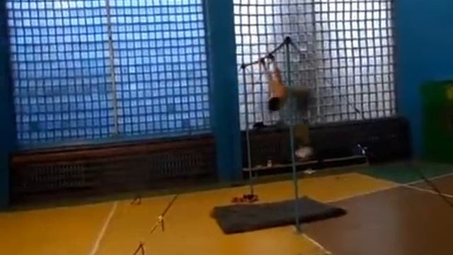 Небольшой отчет за год тренировок на турнике) смотреть онлайн
