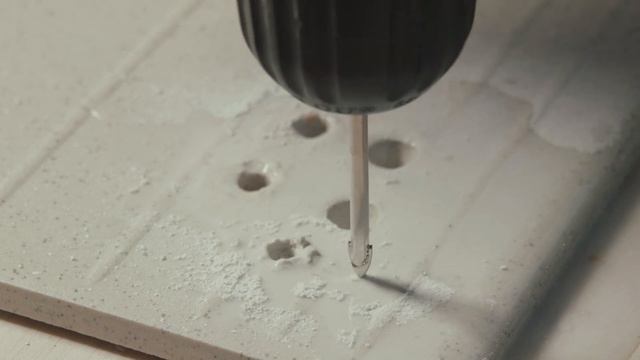 СВЕРЛО ПО КЕРАМИКЕ? КАКОЕ ВЫБРАТЬ, ЧТОБЫ ПОЛУЧИЛИСЬ АККУРАТНЫЕ ОТВЕРСТИЯ В ПЛИТКЕ смотреть онлайн