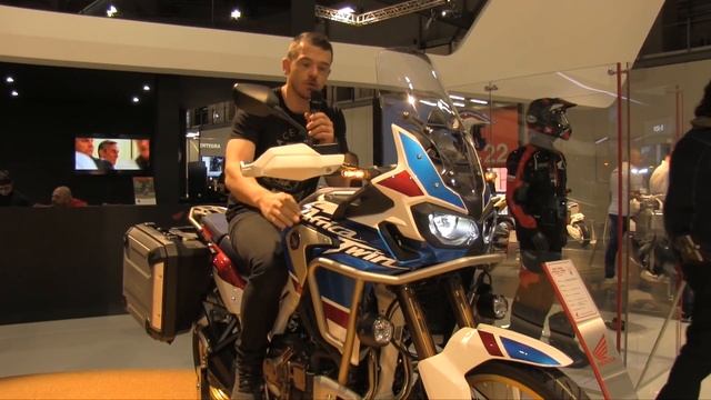 Honda Africa Twin Adventure Sports CRF1000L - Nouveauté moto 2018 (EICMA 2017) смотреть онлайн