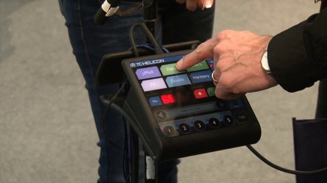 Musikmesse 2011 TC Helicon Voice Live Touch and MP 75 Microphone Live Demo смотреть онлайн