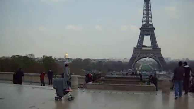 Paris Tour d'Eiffel. Париж, Эйфелева башня с площади Трокадеро смотреть онлайн