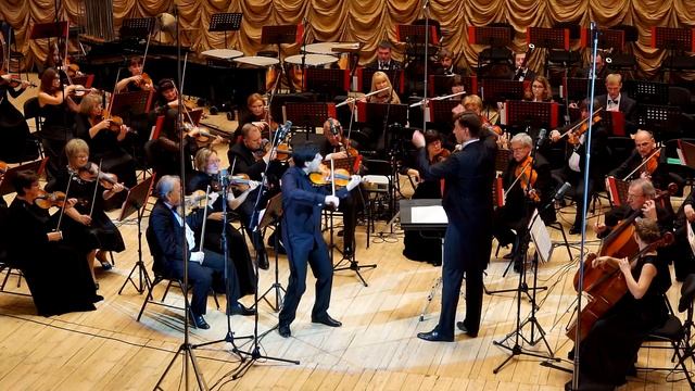 Петр Чайковский - Пьеса для скрипки и оркестра №2 Скерцо Михаил Почекин смотреть онлайн