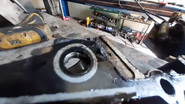 Приехал с текущей лобовиной и сползшим демпфером шкива, попал на ремонт головки блока. смотреть онлайн