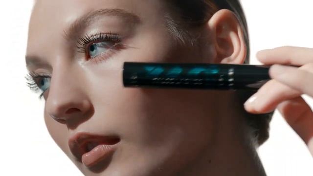 Тушь 360 ° THE ONE с эффектом накладных ресниц смотреть онлайн