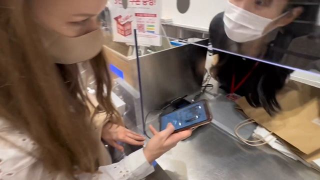 Корея влог | гравировка AirPods и TAXFREE для россиян | 8 Seconds Uniqlo￼