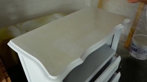 Покраска лакированной деревянной мебели