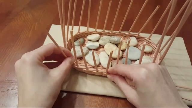 Плетем корзину с ручкой из газет! 1 часть! Запись трансляции! смотреть онлайн