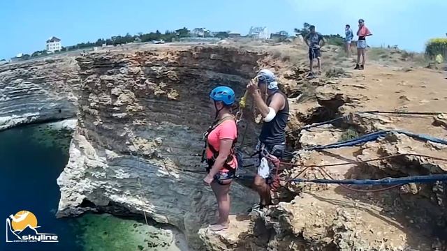 Юля Мыс Фиолент прыжки с веревкой в Крыму с командой Скайлайн смотреть онлайн