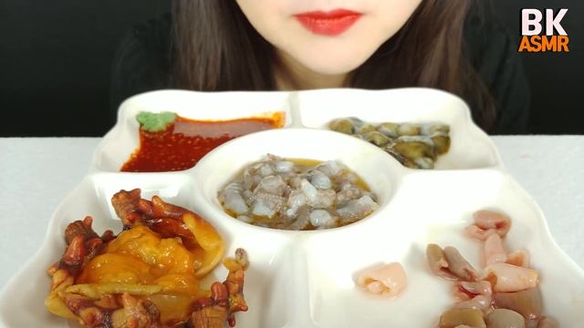 ASMR LIVING OCTOPUS, SEA CUCUMBER, SEA SQUIRTS, GAEBUL, 산낙지,해삼,멍게,개불(EATING SOUNDS)REAL SOUNDS смотреть онлайн