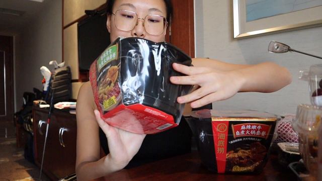 CHONGQING HOTEL QUARANTINE | SPICY food + how I stay active | March 2022 смотреть онлайн