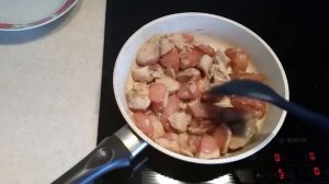 Приготовление еды. Тушение филе курицы