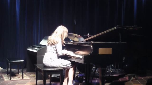 Prelude Book 1 No.2 - J. S. Bach performed by Rose смотреть онлайн