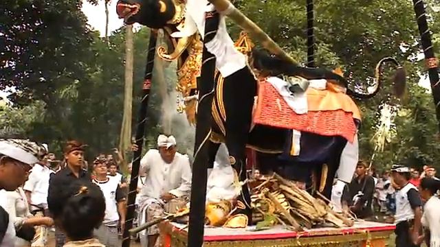 Церемония кремации на Бали - 5. (Продолжение) смотреть онлайн