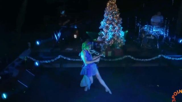 Lindsey Stirling - God Rest Ye Merry Gentlemen | Live Performance Christmas In October смотреть онлайн