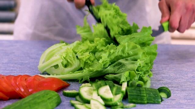 Готовим салат прямо на обоях! ЦСК против МИФОВ! смотреть онлайн