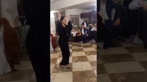 Красивая цыганка танцует чётко ????