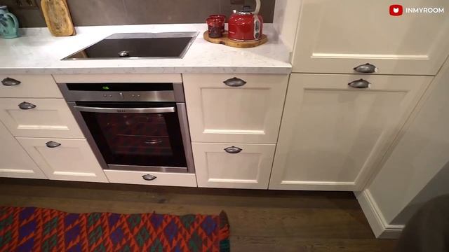 Яркая КУХНЯ талантливого дизайнера! Интерьер, как произведение искусства в новостройке! Обзор кухни смотреть онлайн