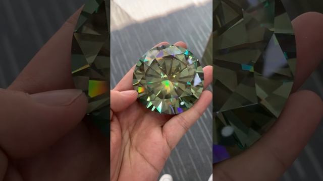Over 100 carat nature green color Moissanite смотреть онлайн