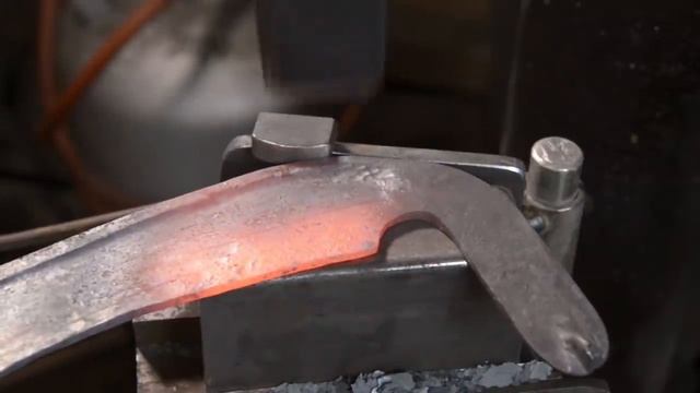 Blacksmithing - Forging a scythe смотреть онлайн