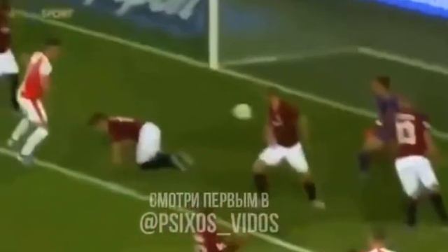 Просрал гол в прямом смысле 😂⚽️ смотреть онлайн