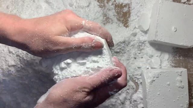 8 Full Block Crushes of SUPER Powdery Gym Chalk смотреть онлайн