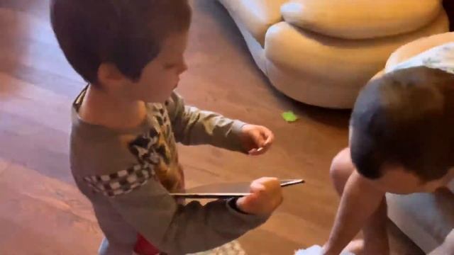 Разбиваем Ipad смотрим что внутри смотреть онлайн