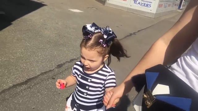 Вся в бегах//первые покупки Изабель смотреть онлайн