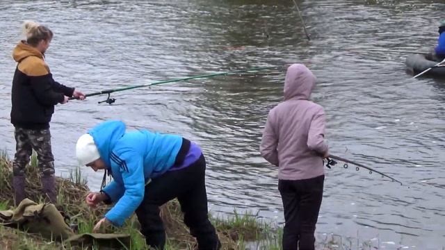 Сезон рыбалки открыт! Семейный выезд на реку!#The fishing season is open! Family trip to the river! смотреть онлайн