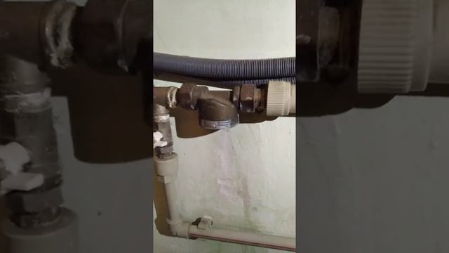 SOS!!! Не выворачивается колба фильтра #honeywell, что делать? смотреть онлайн