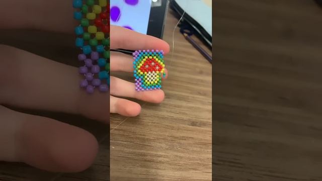 Гриб на радужном фоне из бисера ??️? смотреть онлайн