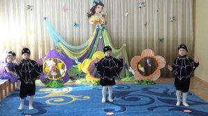 Танец паучков. Жил на свете паучок бородатый старичок