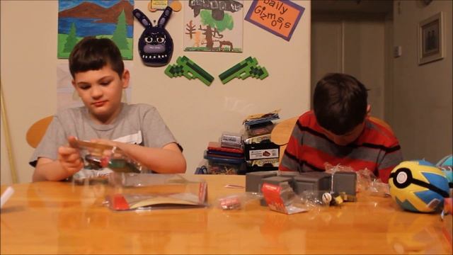 UNBOXING THE ROBLOX SERIES 1 TOYS!!!!!! смотреть онлайн