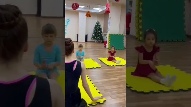 Наши маленькие новогодние зайчики ? #подольск #спорт #shorts смотреть онлайн