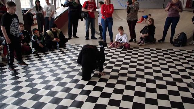 kids 1x1 - bboy Тень vs Snoopy - Брейк на волне 2019 смотреть онлайн