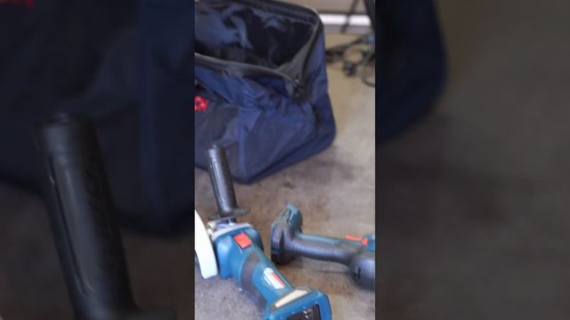Шикарний комплект BOSCH 18v: перфоратор, болгарка, шуруповерт, 2 акумулятора, зарядка + крута сумка смотреть онлайн
