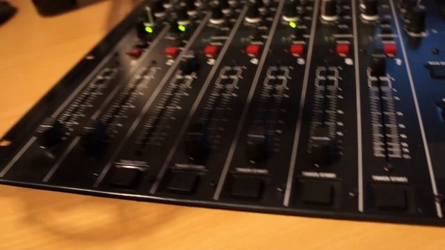 Behringer PRO MIXER DX2000USB смотреть онлайн