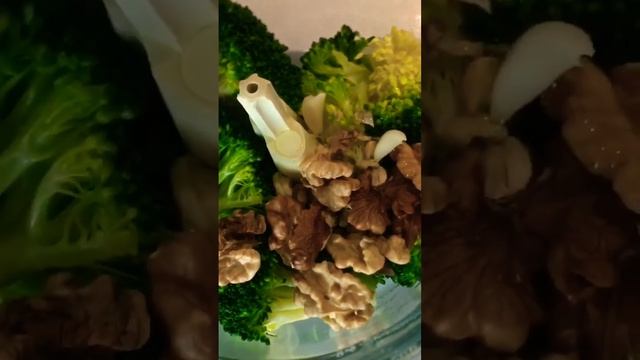 Измельчаю брокколи и грецкие орехи. Готовлю полезную закуску из брокколи. Вы будите удивлены вкусом смотреть онлайн
