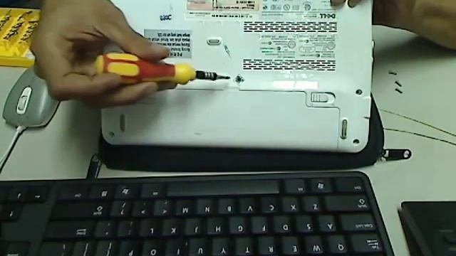 [Rplc] Melepas Keyboard Netbook Laptop dell inspiron mini... смотреть онлайн