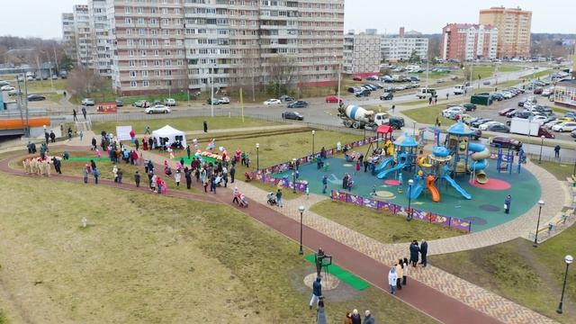 Торжественное открытие скульптурной композиции космонавтов на набережной ЖК «Лукино-Варино» смотреть онлайн