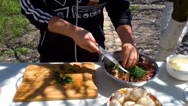 Грибные шапочки на мангале! Отличный рецепт грибов с мясной начинкой! смотреть онлайн