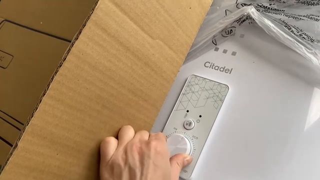 Распаковка — Накопительный водонагреватель Electrolux EWH 50 Citadel смотреть онлайн