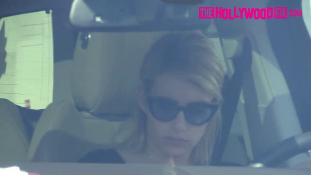 Emma Roberts Looks Super Cute In A Crop Top & Mini Skirt For A Solo Shopping Trip At Fred Segal смотреть онлайн
