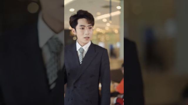 張律帶朋友回家，竟意外得知媽媽戀愛了對方還是詐騙犯？ 張律怒了！【醒醒吧张律】 смотреть онлайн