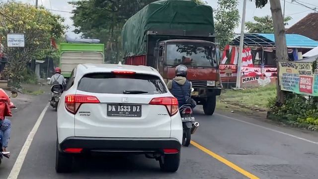 Riding scooter from Bali to East Java, day 1 смотреть онлайн