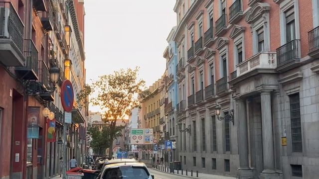 MADRID TRAVEL VLOG I Royal palace, flamenco show, famous churros, visiting Cordoba, Spanish food смотреть онлайн