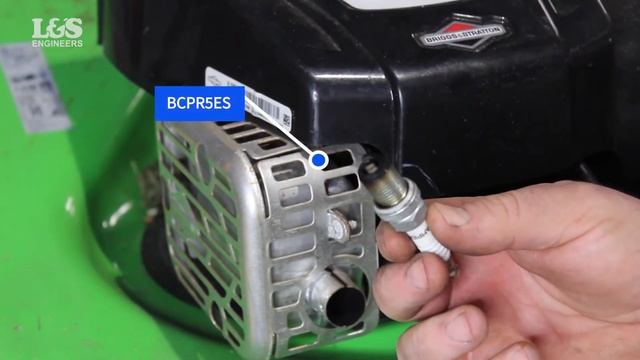 How to Change the Spark Plug on a MB 253.1 T Viking Lawn Mower W/ Briggs 625 Series Engine | L&S смотреть онлайн