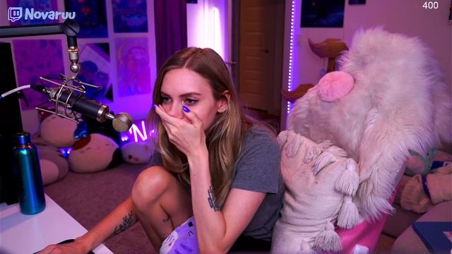 Twitch streamer pulls out a dildo on stream! Ups.. Wrong drawer... смотреть онлайн