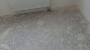 Нужна или нет пароизоляционная пленка под кварц винил? Объяснение мастера